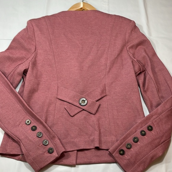 CAbi BEIGE salmon RAYON knit business office Blazer Jacket 5 button cuffs Size 4 - Picture 3 of 14